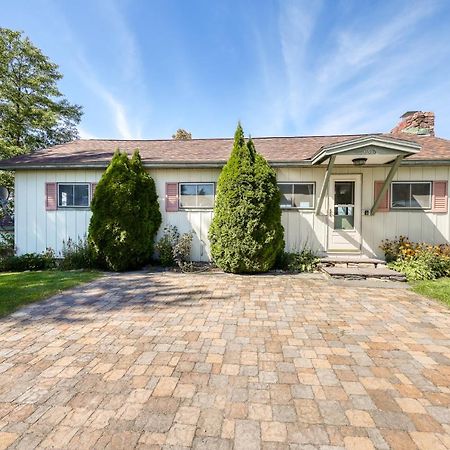 Thayer Beach Front Home Colchester Exterior photo